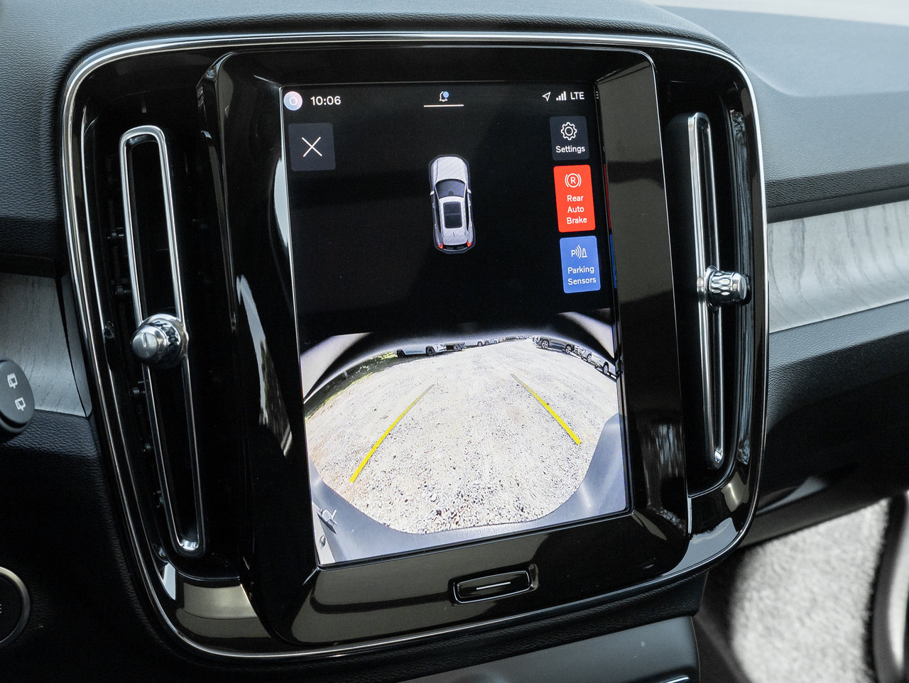 2025 Volvo XC40 B5 AWD Bright Theme  SUPER LOW KM  POWER PANO ROOF-11