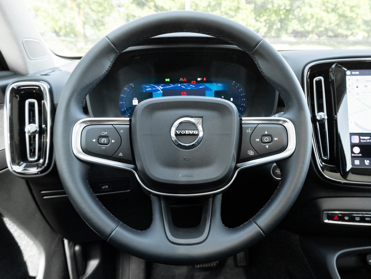 2025 Volvo XC40 B5 AWD Bright Theme  SUPER LOW KM  POWER PANO ROOF-7
