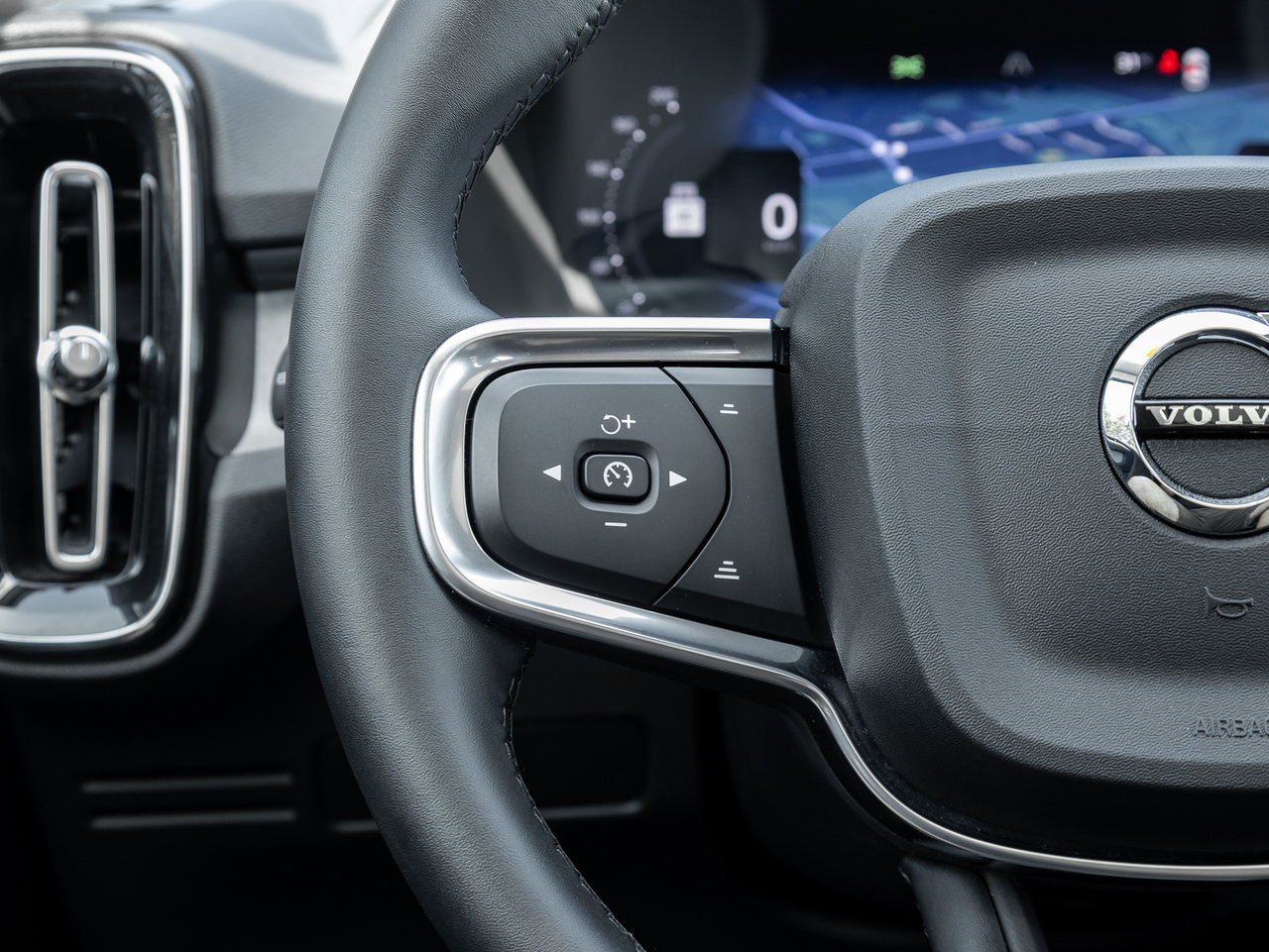 2025 Volvo XC40 B5 AWD Core  POWER PANO ROOF  FINANCE RATE 3.49%*-8