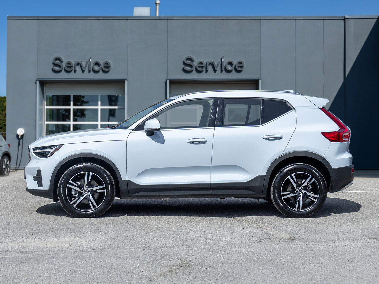2025 Volvo XC40 B5 AWD Core  POWER PANO ROOF  FINANCE RATE 3.49%*-2