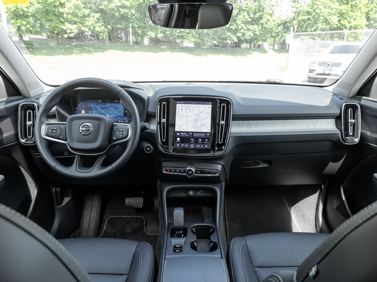 2025 Volvo XC40 B5 AWD Core  POWER PANO ROOF  FINANCE RATE 3.49%*-23