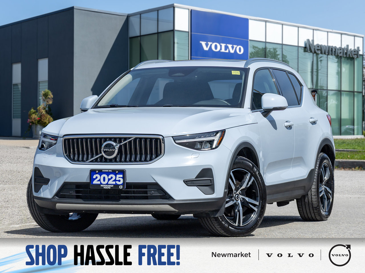 2025 Volvo XC40 B5 AWD Core  POWER PANO ROOF  FINANCE RATE 3.49%*-0