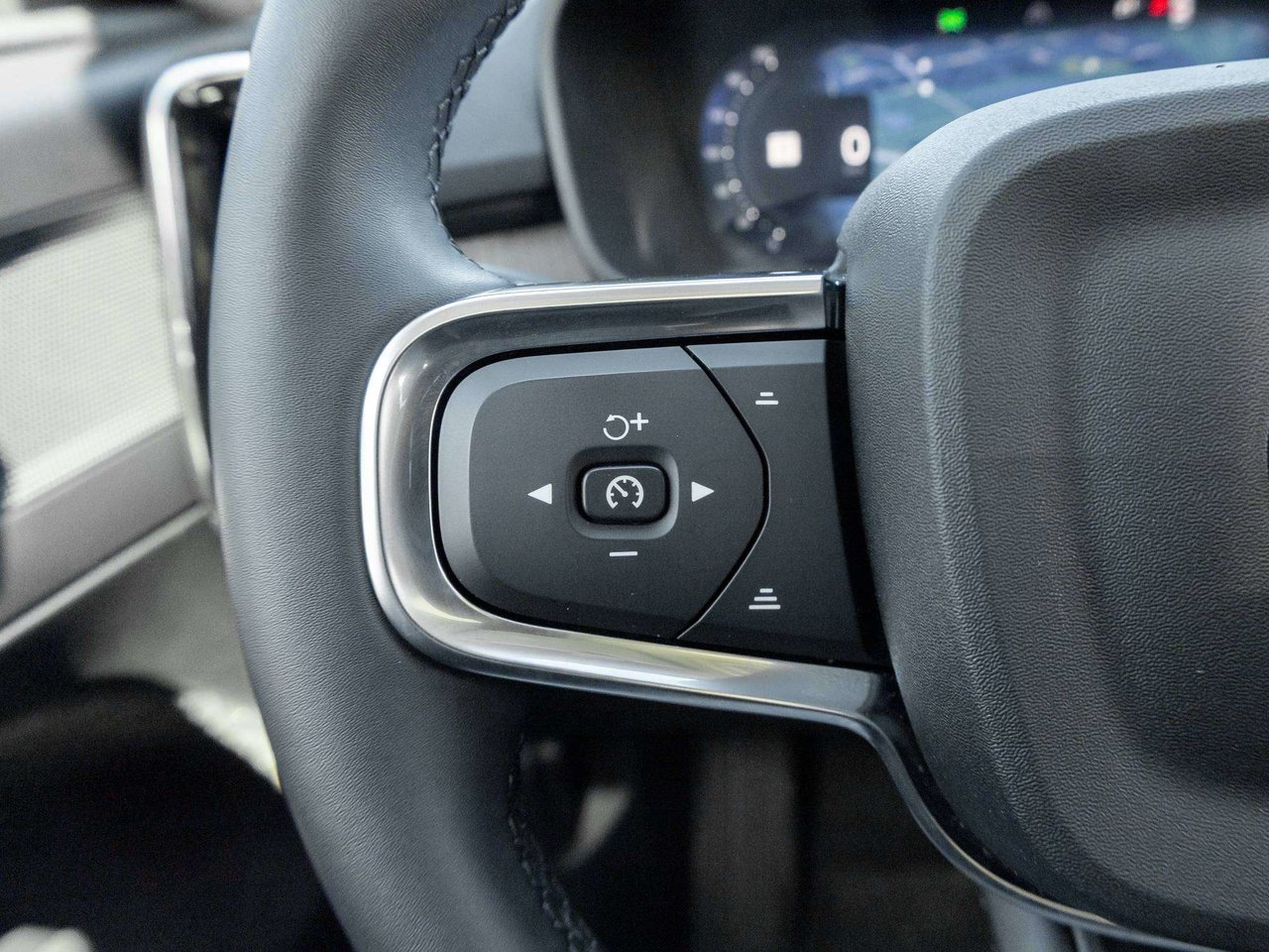 2025 Volvo XC40 PLUS^NOT Ex-Daily Rental^OFF LEASE^Rate fr 2.99%*-11