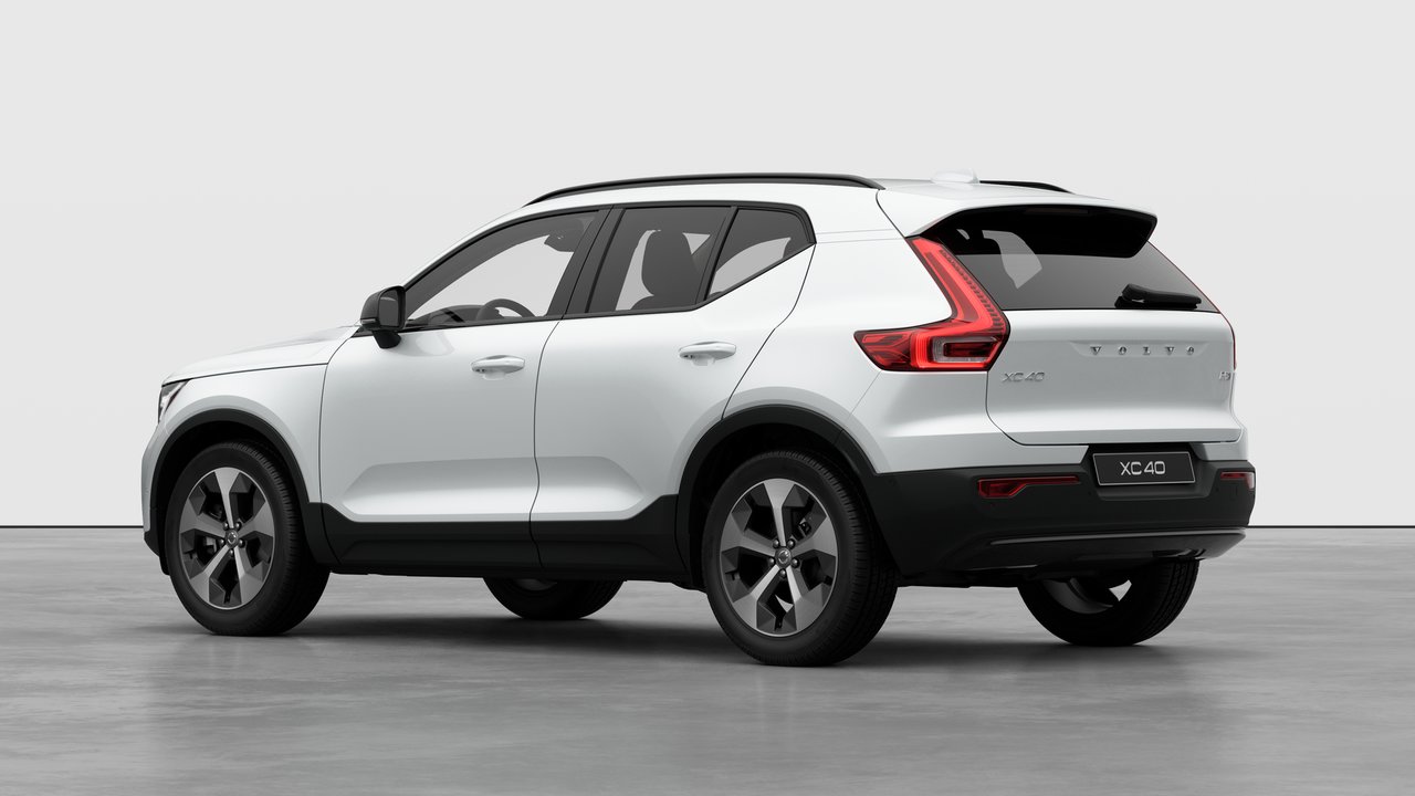 Volvo XC40 B5 AWD Plus Dark Theme 2026-1