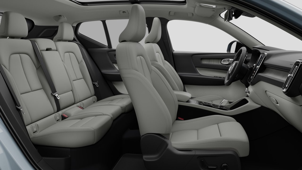 2026 Volvo XC40 B5 AWD Plus Dark Theme-12