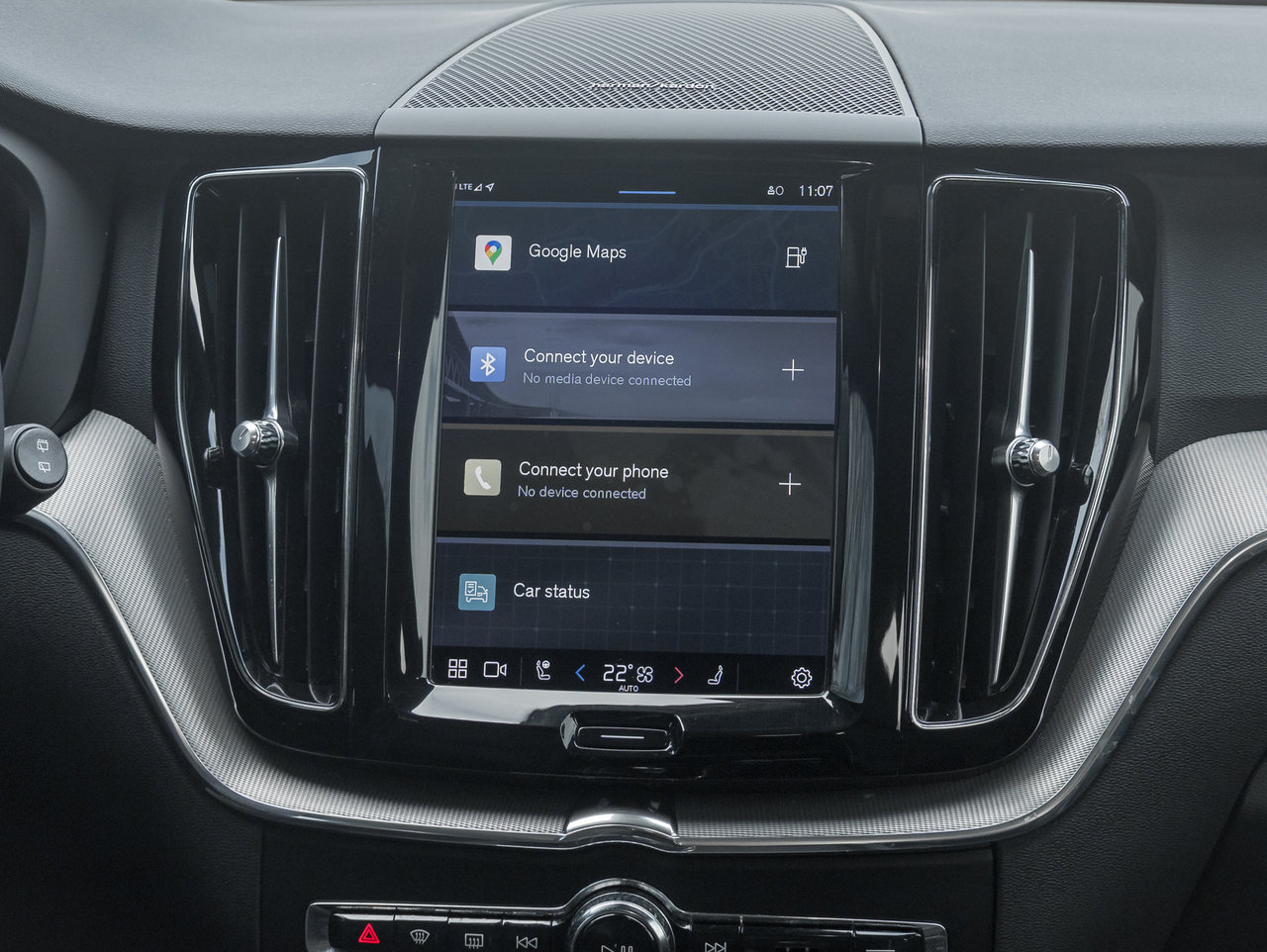 2022 Volvo XC60 Plug-In Hybrid T8 eAWD PHEV R-Design  NEW TIRES  VOLVO CPO-24