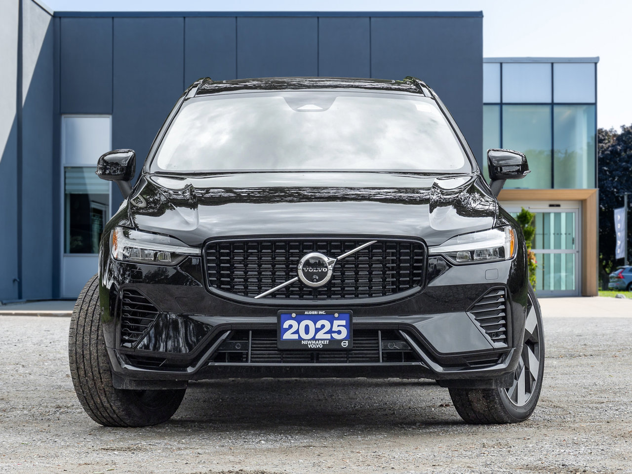 2025 Volvo XC60 Plug-In Hybrid T8 AWD Plus Dark Theme  LOW KM  CPO RATE FR 3.49%*-1