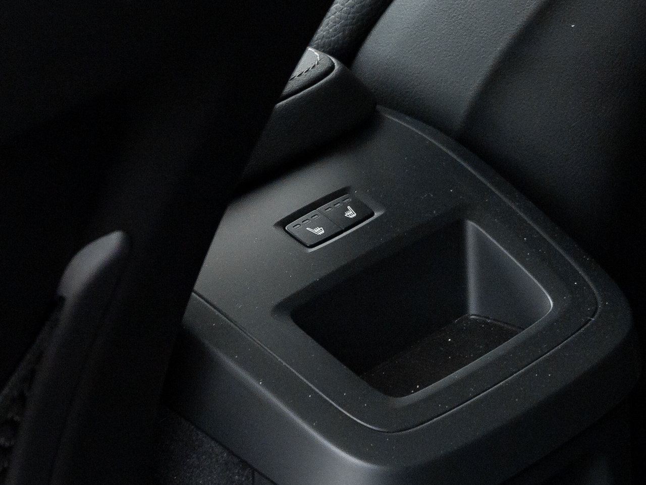 2025 Volvo XC60 Plug-In Hybrid T8 AWD Plus Dark Theme  LOW KM  CPO RATE FR 3.49%*-26