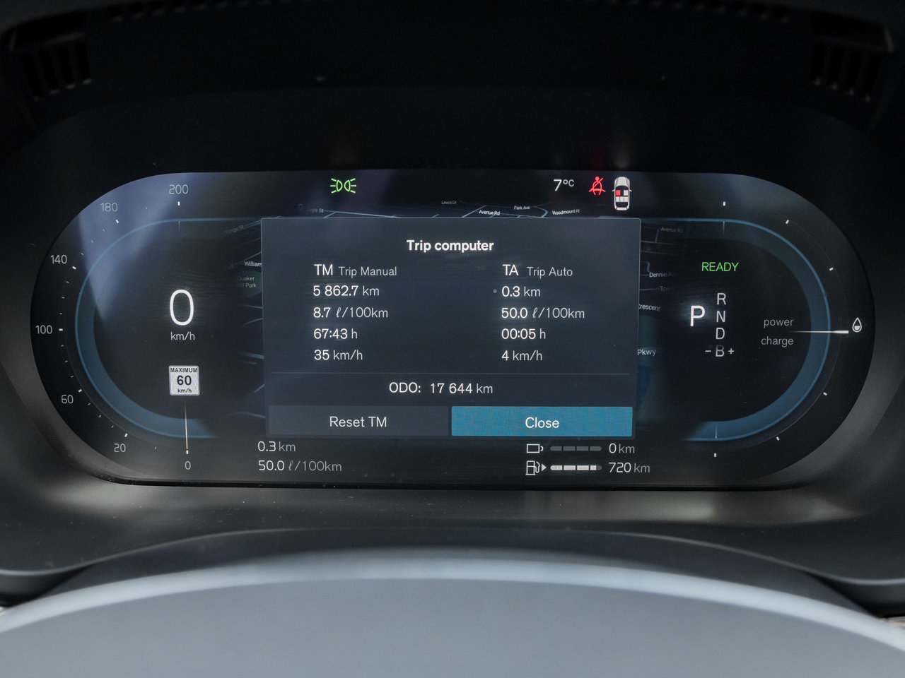 Volvo XC60 Plug-In Hybrid T8 AWD Plus Dark Theme  LOW KM  CPO RATE FR 3.49%* 2025-11