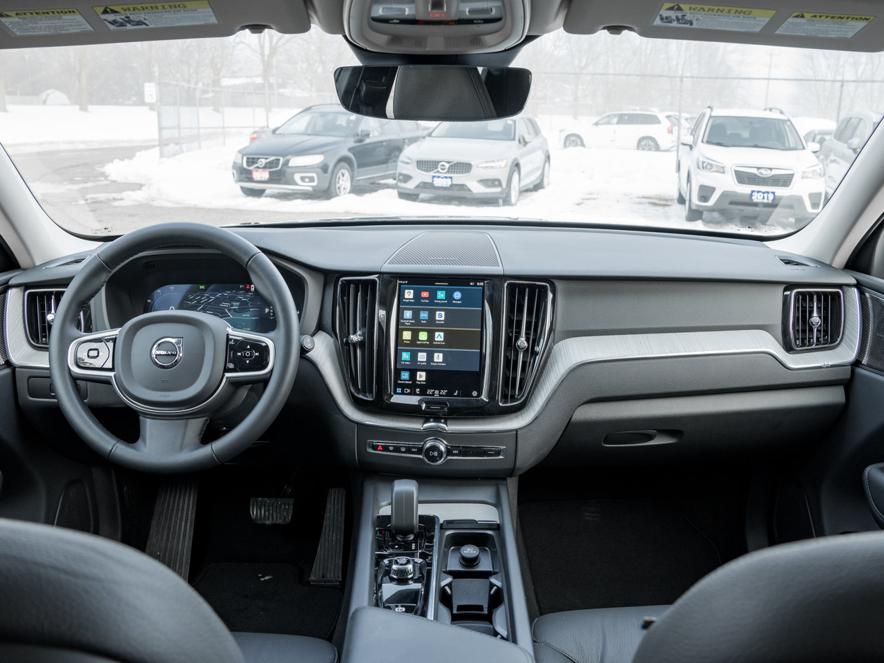 Volvo XC60 Plug-In Hybrid T8 AWD Plus Dark Theme  LOW KM  CPO RATE FR 3.49%* 2025-31