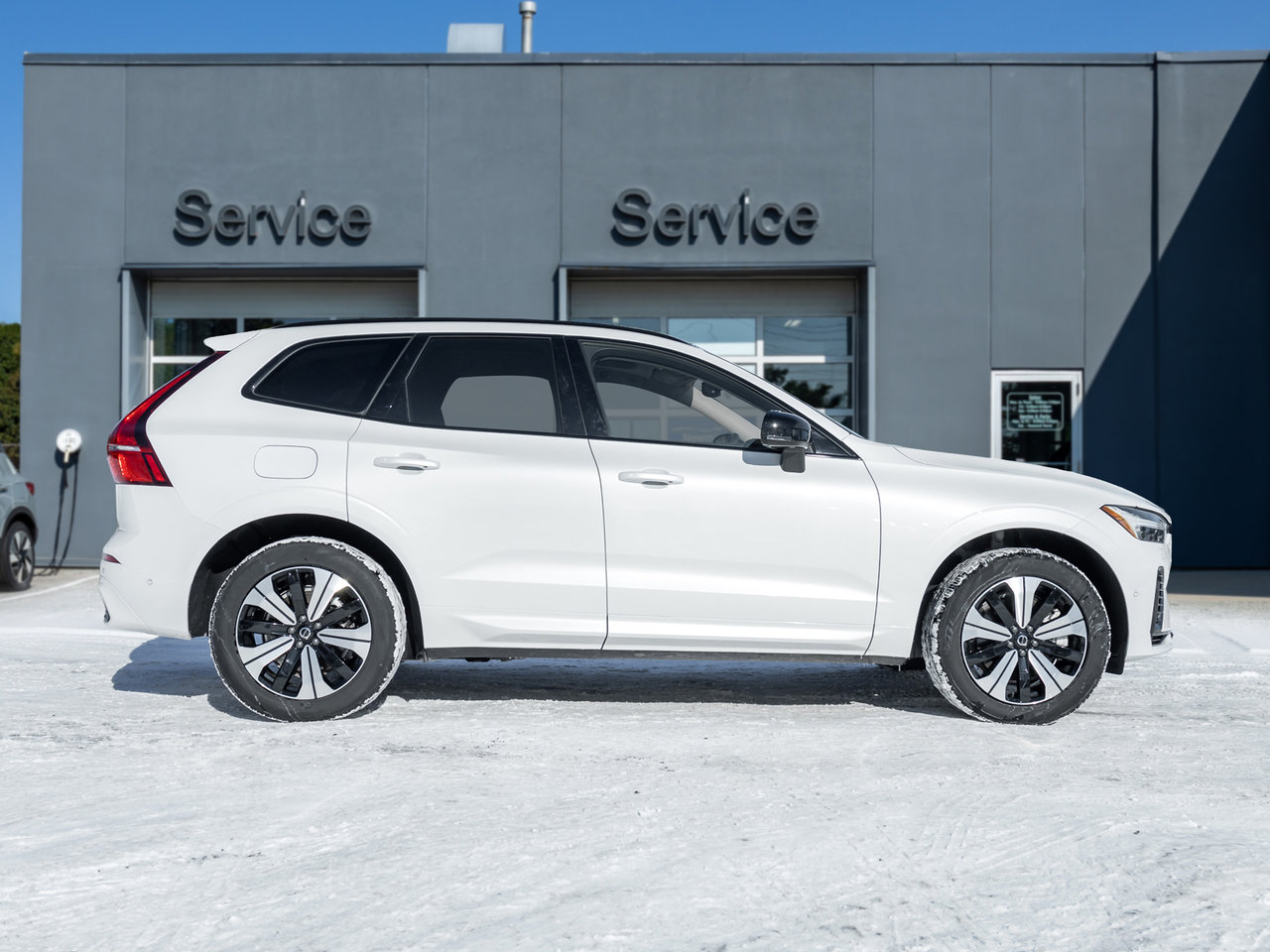 2025 Volvo XC60 Plug-In Hybrid T8 AWD Plus Dark Theme  CPO FINANCE RATE FR 3.49%*-5