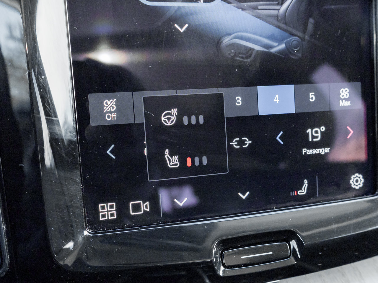 Volvo XC60 Plug-In Hybrid T8 AWD Plus Dark Theme  CPO FINANCE RATE FR 3.49%* 2025-16