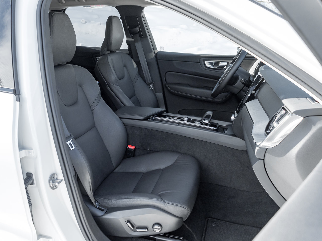 Volvo XC60 Plug-In Hybrid T8 AWD Plus Dark Theme  CPO FINANCE RATE FR 3.49%* 2025-19