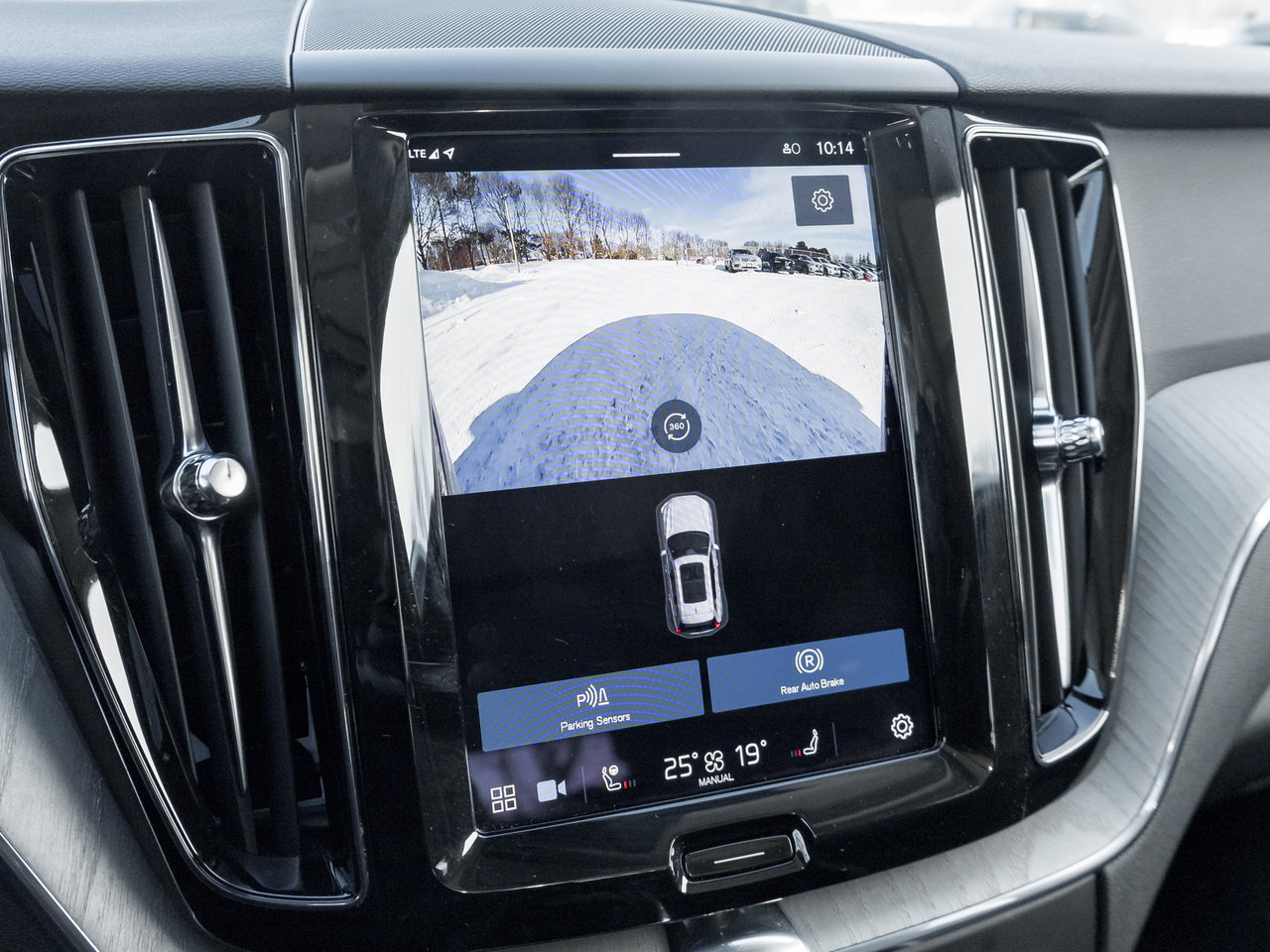 Volvo XC60 Plug-In Hybrid T8 AWD Plus Dark Theme  CPO FINANCE RATE FR 3.49%* 2025-12