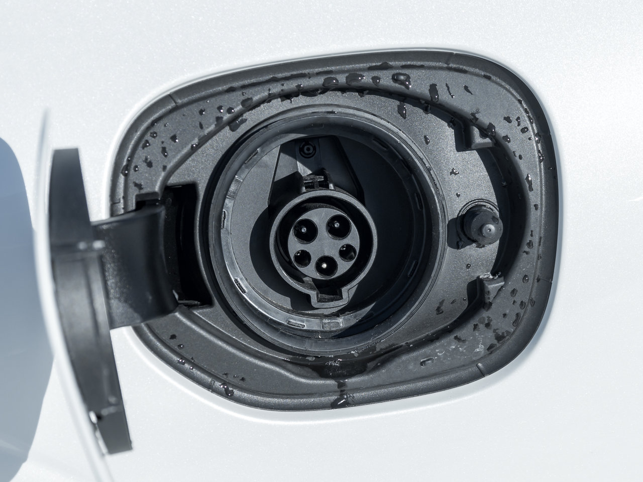 Volvo XC60 Plug-In Hybrid T8 AWD Plus Dark Theme  CPO FINANCE RATE FR 3.49%* 2025-4