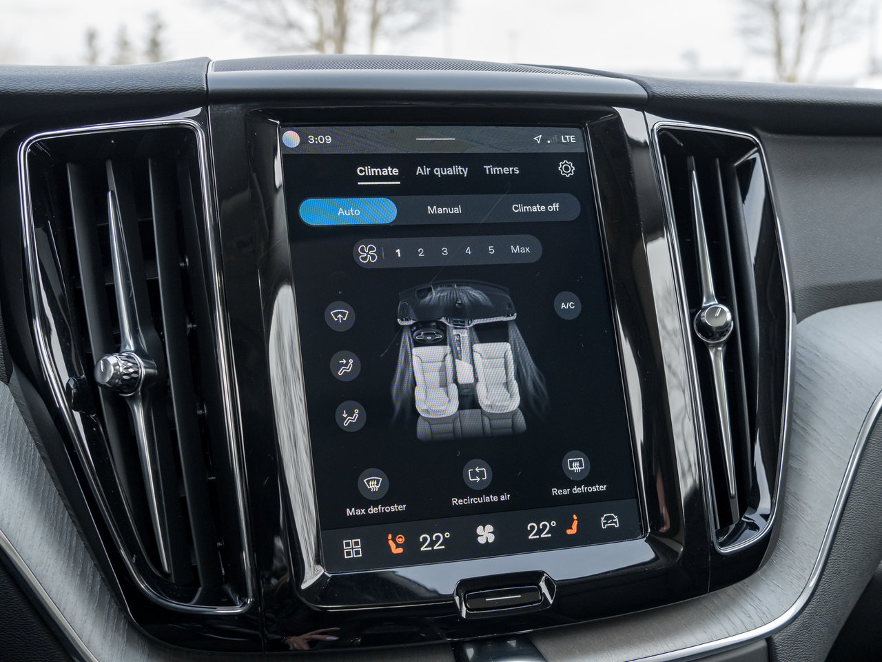 2025 Volvo XC60 Plug-In Hybrid T8 AWD PLUS  PLUG IN HYBRID  CPO RATE FROM 3.49%*-19