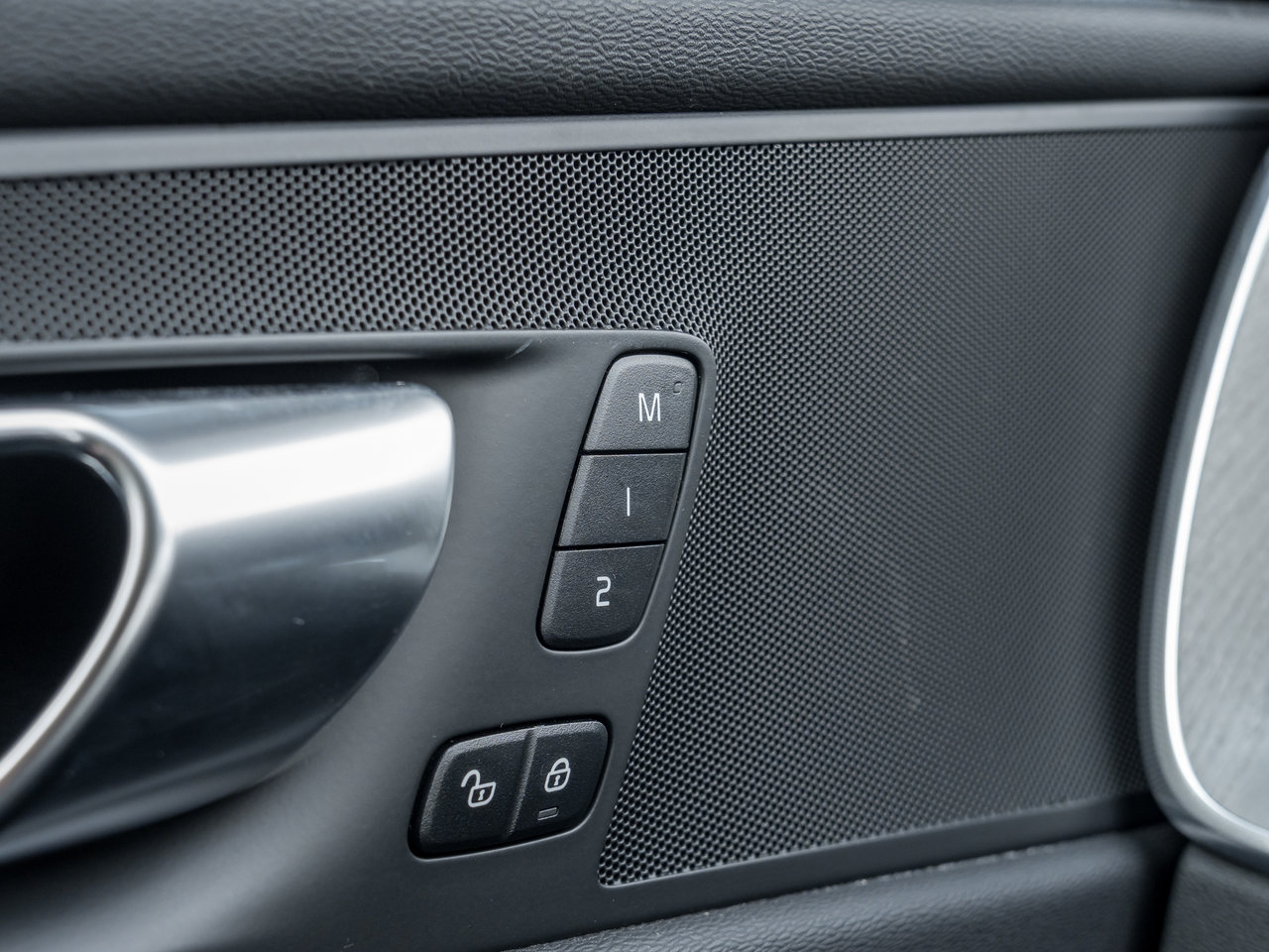 2025 Volvo XC60 Plug-In Hybrid T8 AWD PLUS  PLUG IN HYBRID  CPO RATE FROM 3.49%*-15