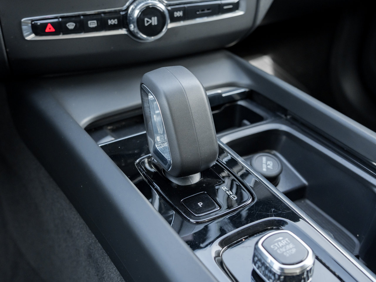 2025 Volvo XC60 Plug-In Hybrid T8 AWD PLUS  PLUG IN HYBRID  CPO RATE FROM 3.49%*-16