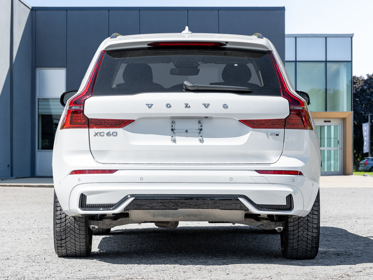 2026 Volvo XC60 Plug-In Hybrid T8 AWD Ultra Dark Theme-5