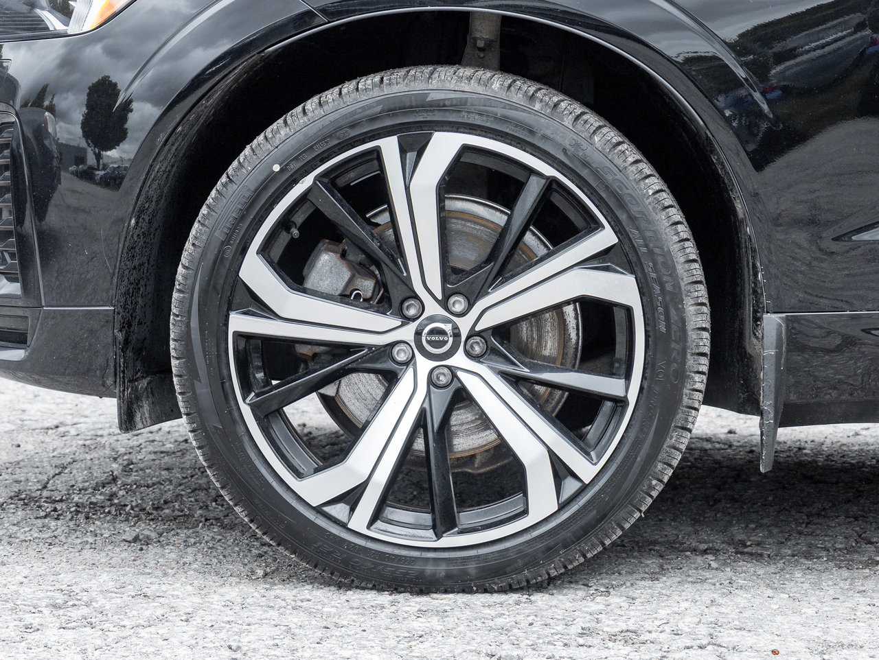 2022 Volvo XC60 Recharge T8 eAWD PHEV R-Design  NEW TIRES  VOLVO CPO-4