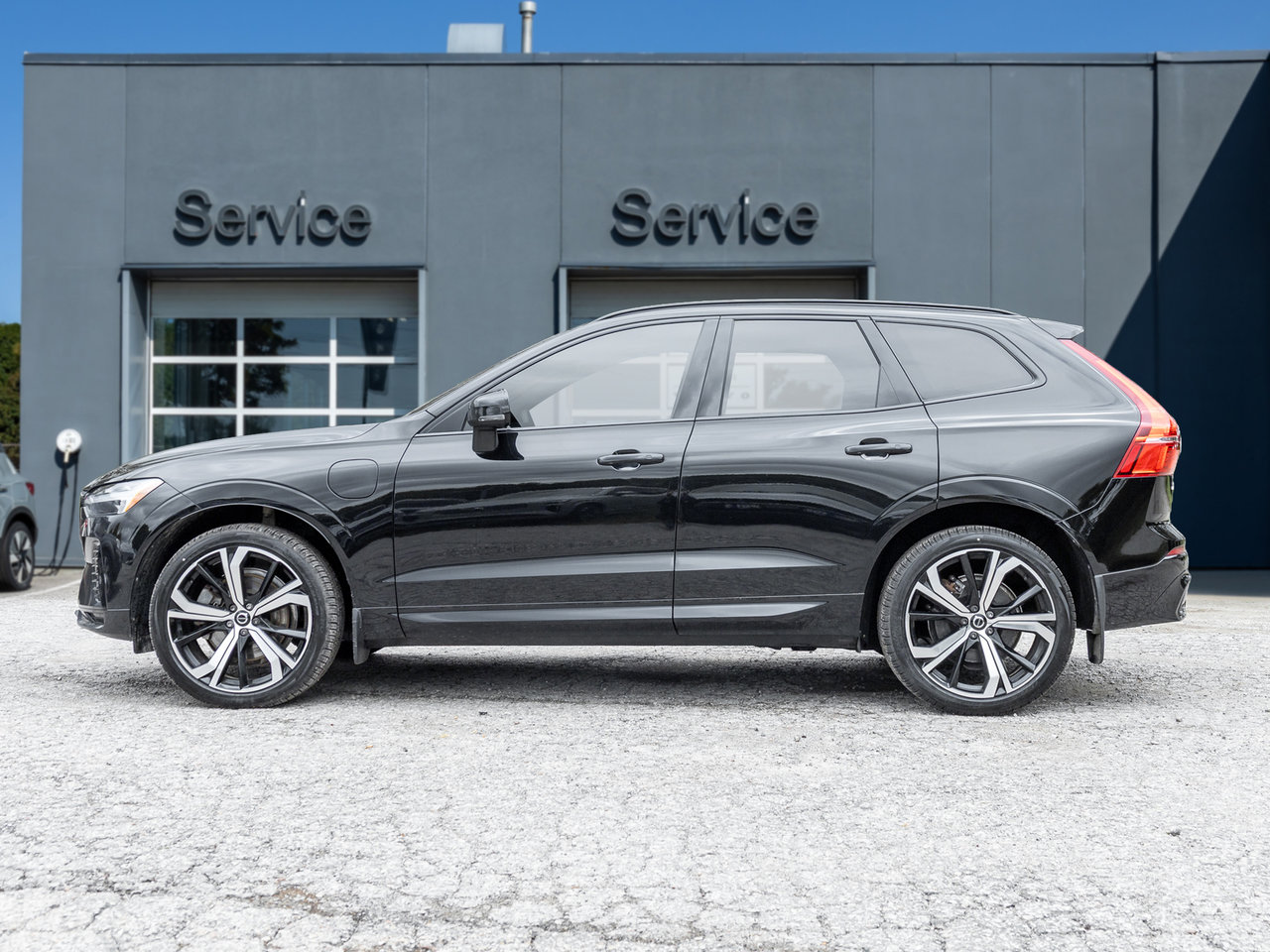 2022 Volvo XC60 Recharge T8 eAWD PHEV R-Design  NEW TIRES  VOLVO CPO-2