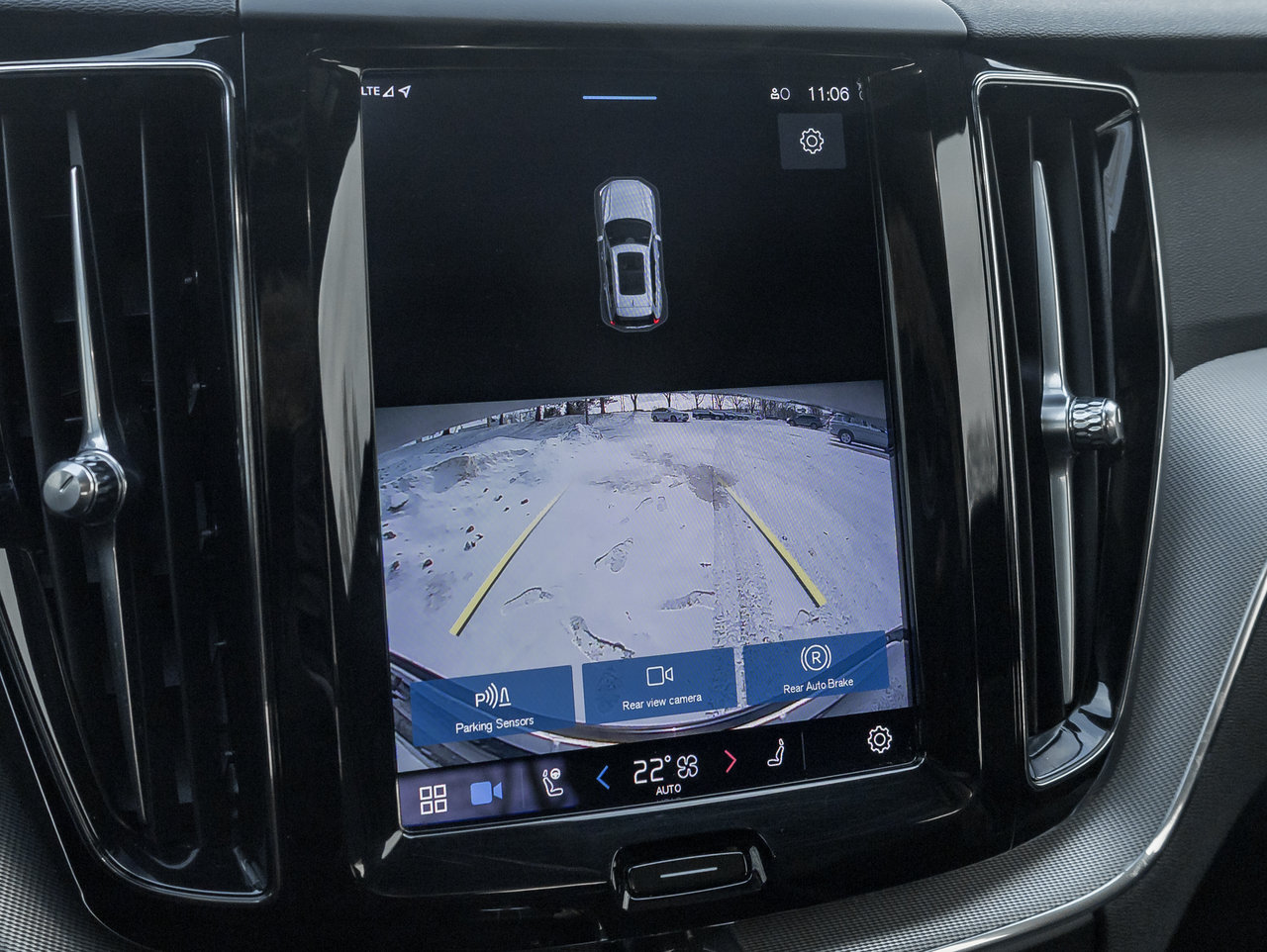 2022 Volvo XC60 Recharge T8 eAWD PHEV R-Design  EXTENDED RANGE  NEW TIRES-10