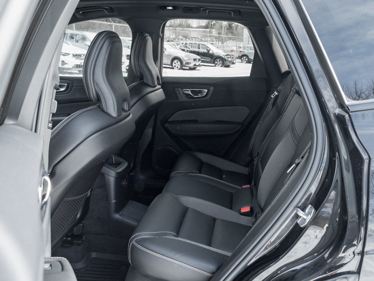 2022 Volvo XC60 Recharge T8 eAWD PHEV R-Design  EXTENDED RANGE  NEW TIRES-21