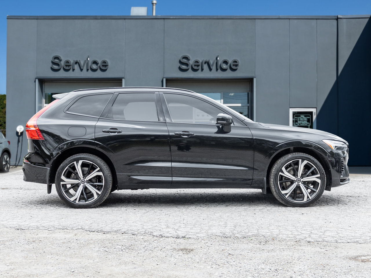 2022 Volvo XC60 Recharge T8 eAWD PHEV R-Design  NEW TIRES  VOLVO CPO-5