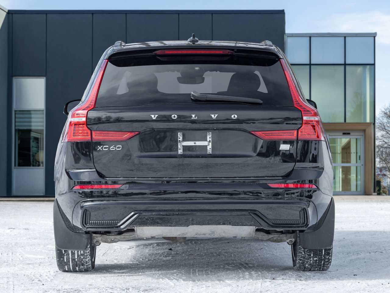 2022 Volvo XC60 Recharge T8 eAWD PHEV R-Design  EXTENDED RANGE  NEW TIRES-5