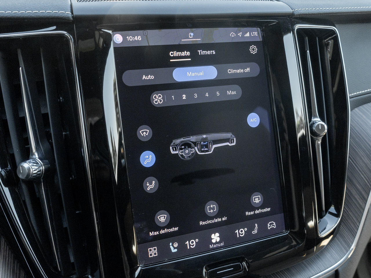 2022 Volvo XC60 Recharge T8 eAWD PHEV INSCRIPTION  B & WILKINS  HUD-21