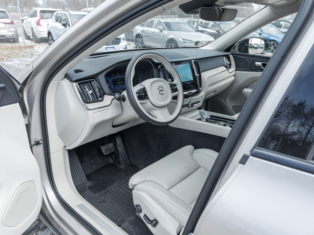 2024 Volvo XC60 Recharge T8 eAWD PHEV ULTIMATE  OFF LEASE  ONE OWNER  CPO-7