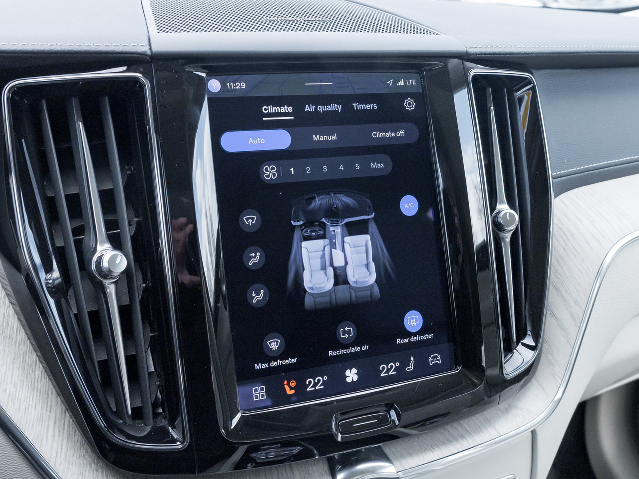 2024 Volvo XC60 Recharge T8 eAWD PHEV ULTIMATE  OFF LEASE  ONE OWNER  CPO-20