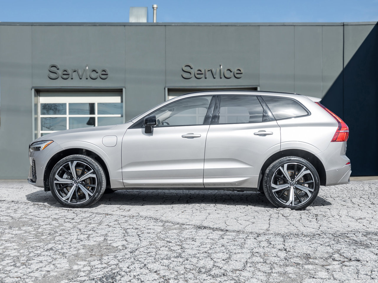 2024 Volvo XC60 Recharge T8 eAWD PHEV ULTIMATE  OFF LEASE  ONE OWNER  CPO-2