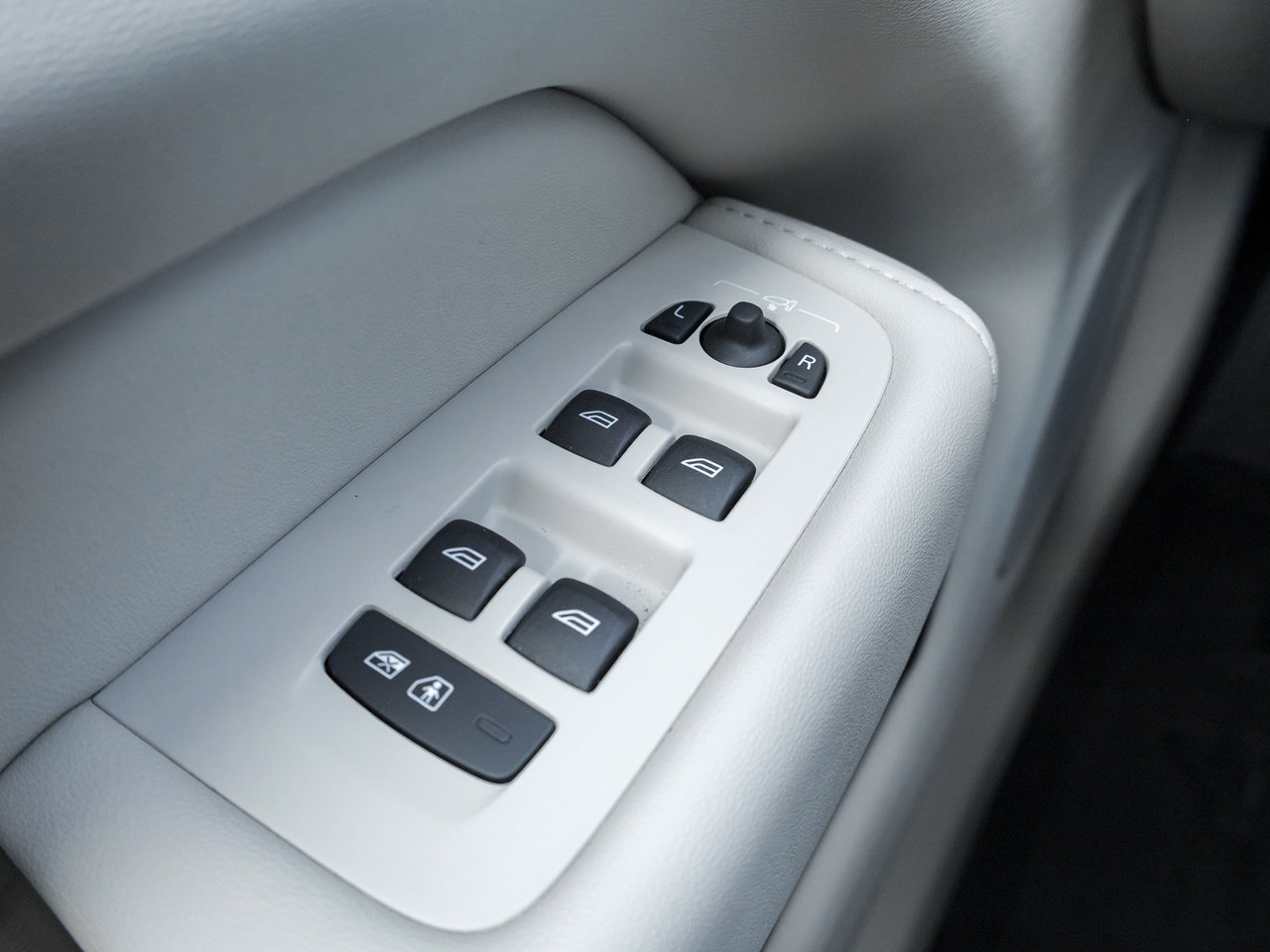 2024 Volvo XC60 Recharge T8 eAWD PHEV ULTIMATE  OFF LEASE  ONE OWNER  CPO-14