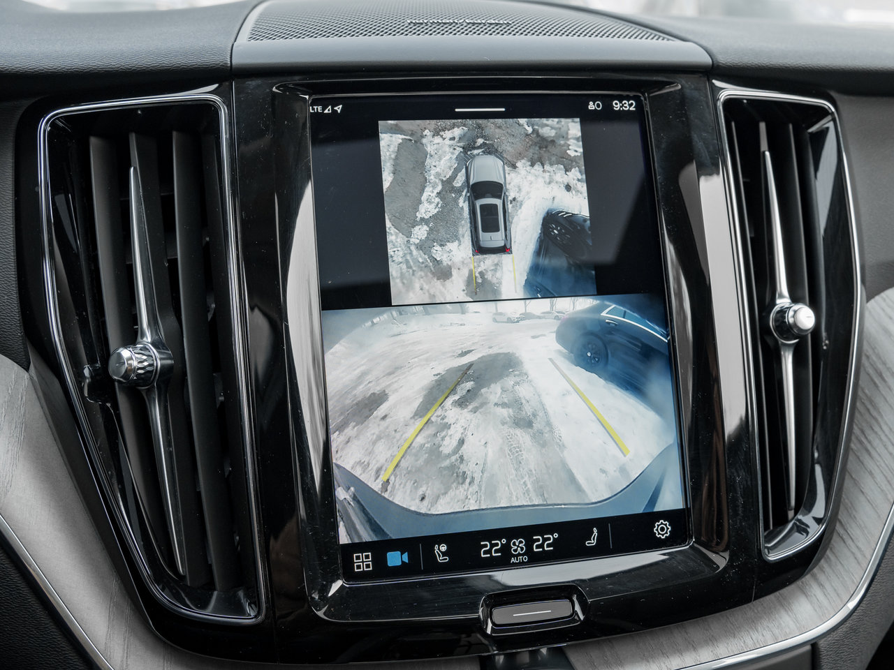 Volvo XC60 Recharge T8 AWD Plus Dark Theme  LOW KM  CPO RATE FR 3.49%* 2025-14