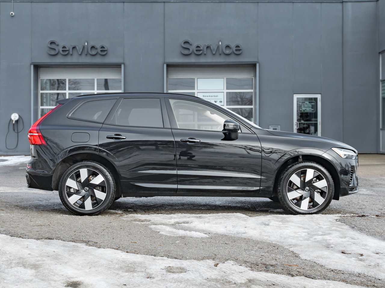 Volvo XC60 Recharge T8 AWD Plus Dark Theme  LOW KM  CPO RATE FR 3.49%* 2025-5