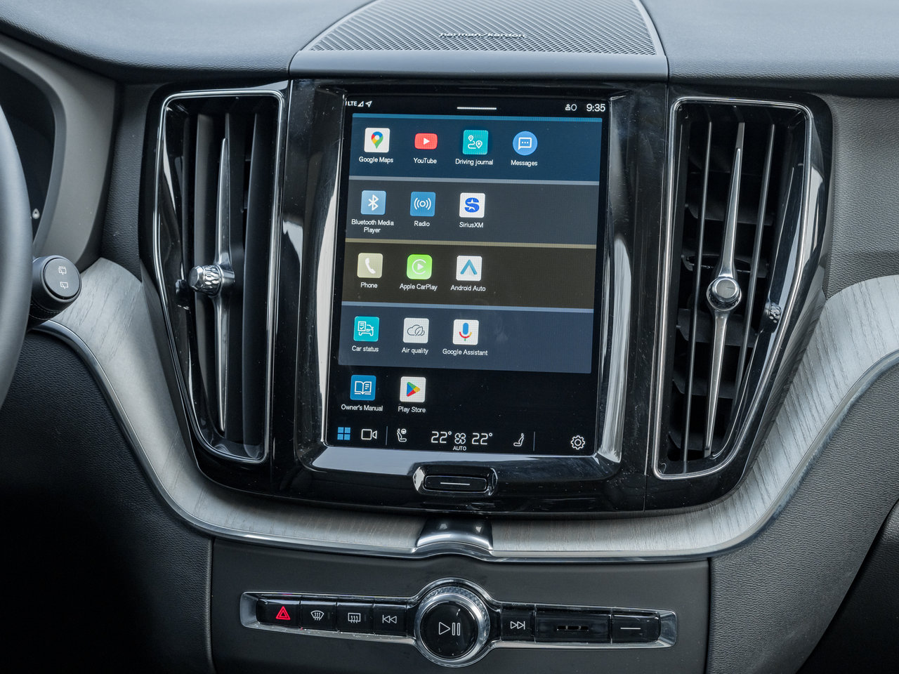 Volvo XC60 Recharge T8 AWD Plus Dark Theme  LOW KM  CPO RATE FR 3.49%* 2025-32