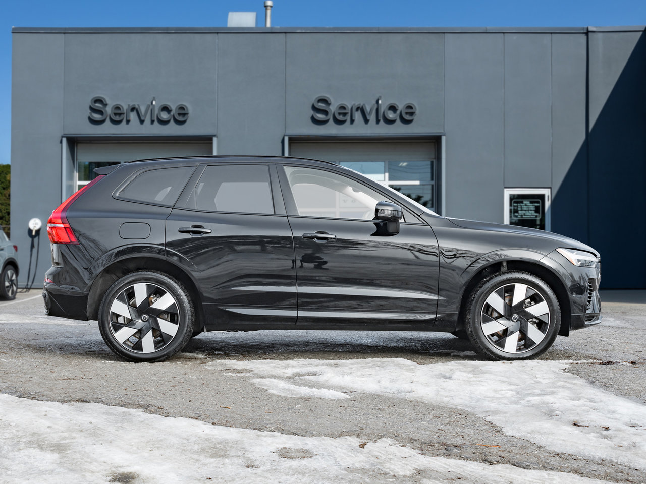 2025 Volvo XC60 Recharge T8 AWD Plus Dark Theme  LOW KM  CPO RATE FR 3.49%*-5