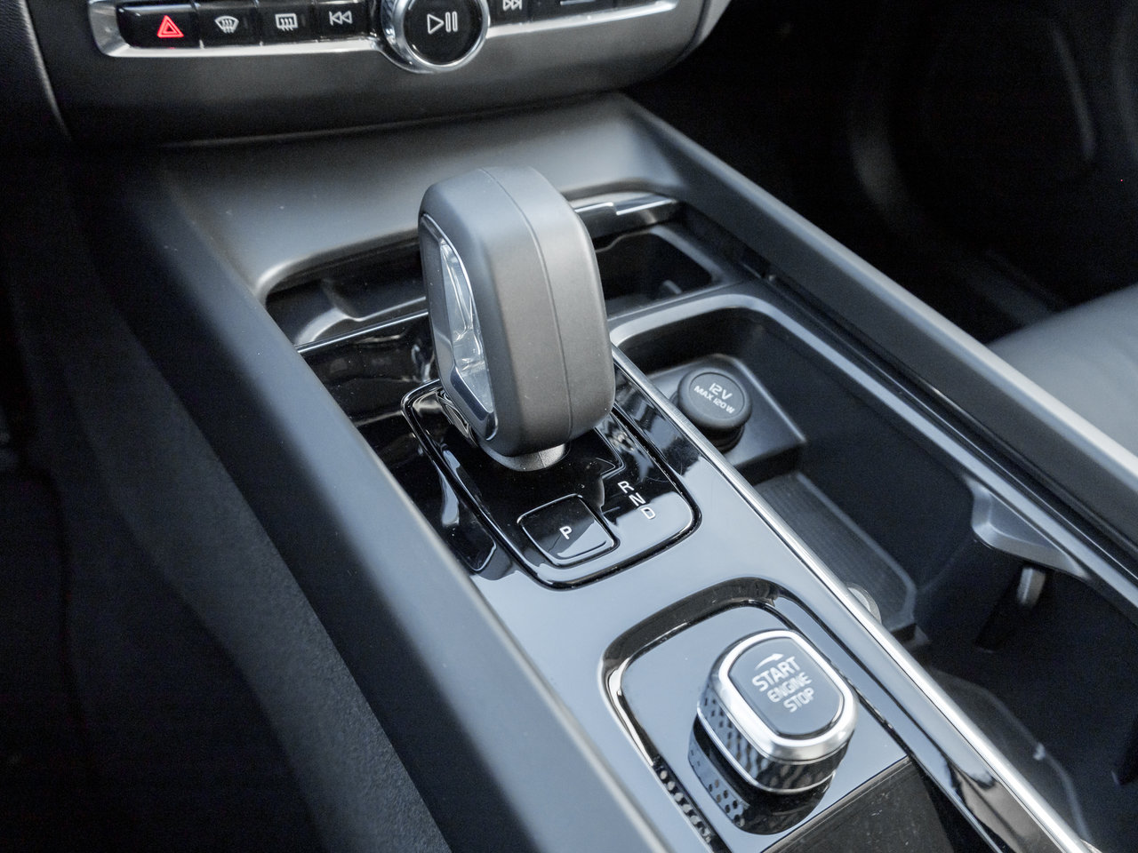 2025 Volvo XC60 Recharge T8 AWD Plus  HYBRID  ELIMINATION RANGE ANXIETY-13