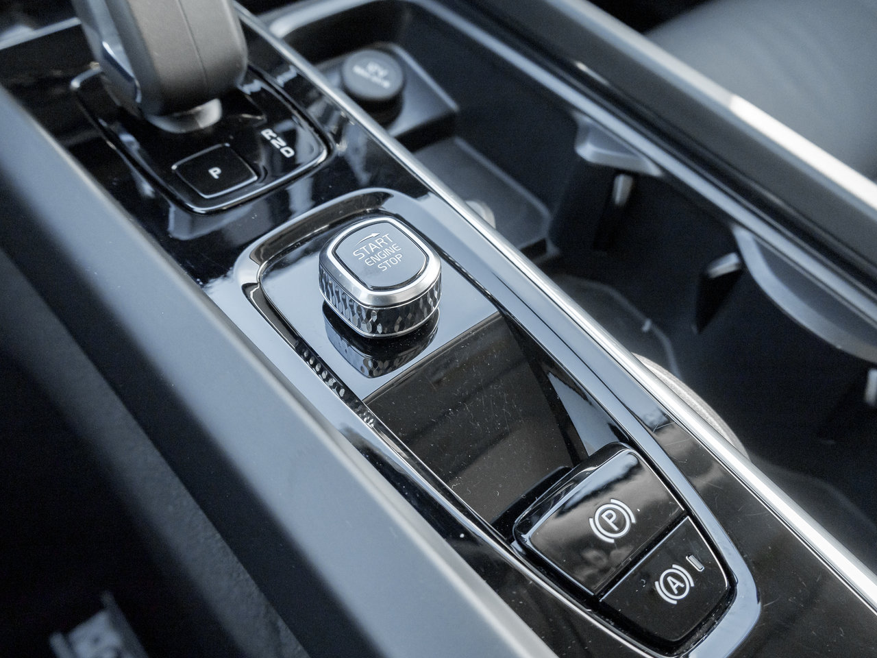 2025 Volvo XC60 Recharge T8 AWD Plus  HYBRID  ELIMINATION RANGE ANXIETY-14