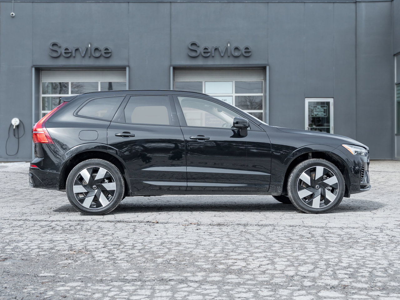 2025 Volvo XC60 Recharge T8 AWD PLUS  PLUG IN HYBRID  20 ALLOY WHEELS  CPO-5