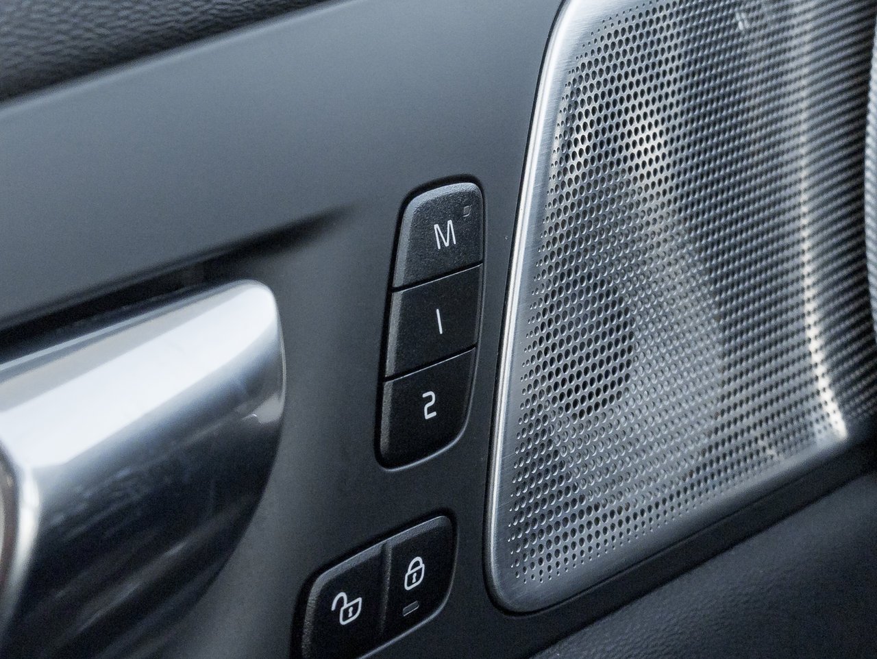 Volvo XC60 B6 AWD INSCRIPTION-BOWERS & WILKINS-CPO-OFF LEASE 2022-12