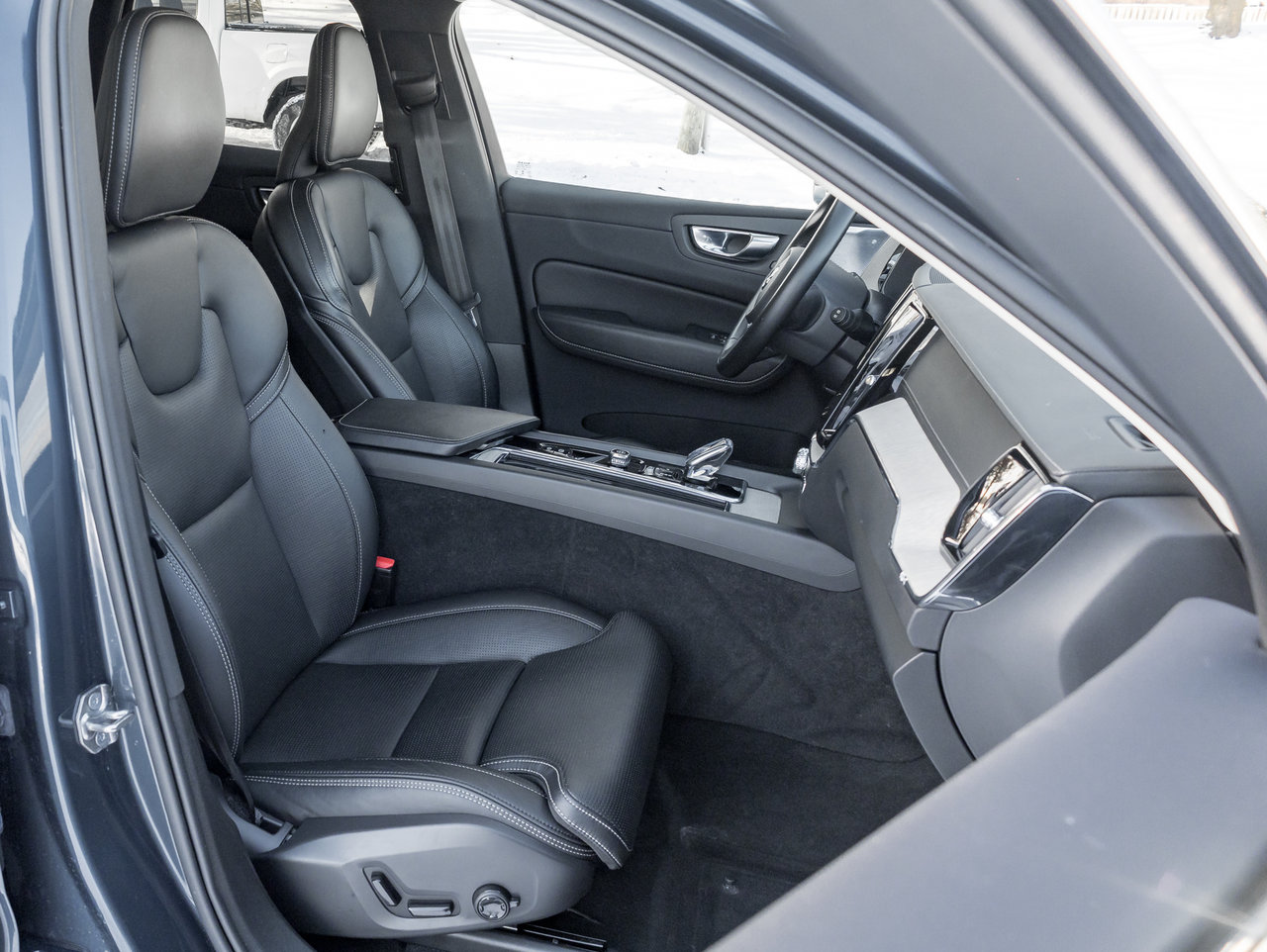 Volvo XC60 B6 AWD INSCRIPTION-BOWERS & WILKINS-CPO-OFF LEASE 2022-22