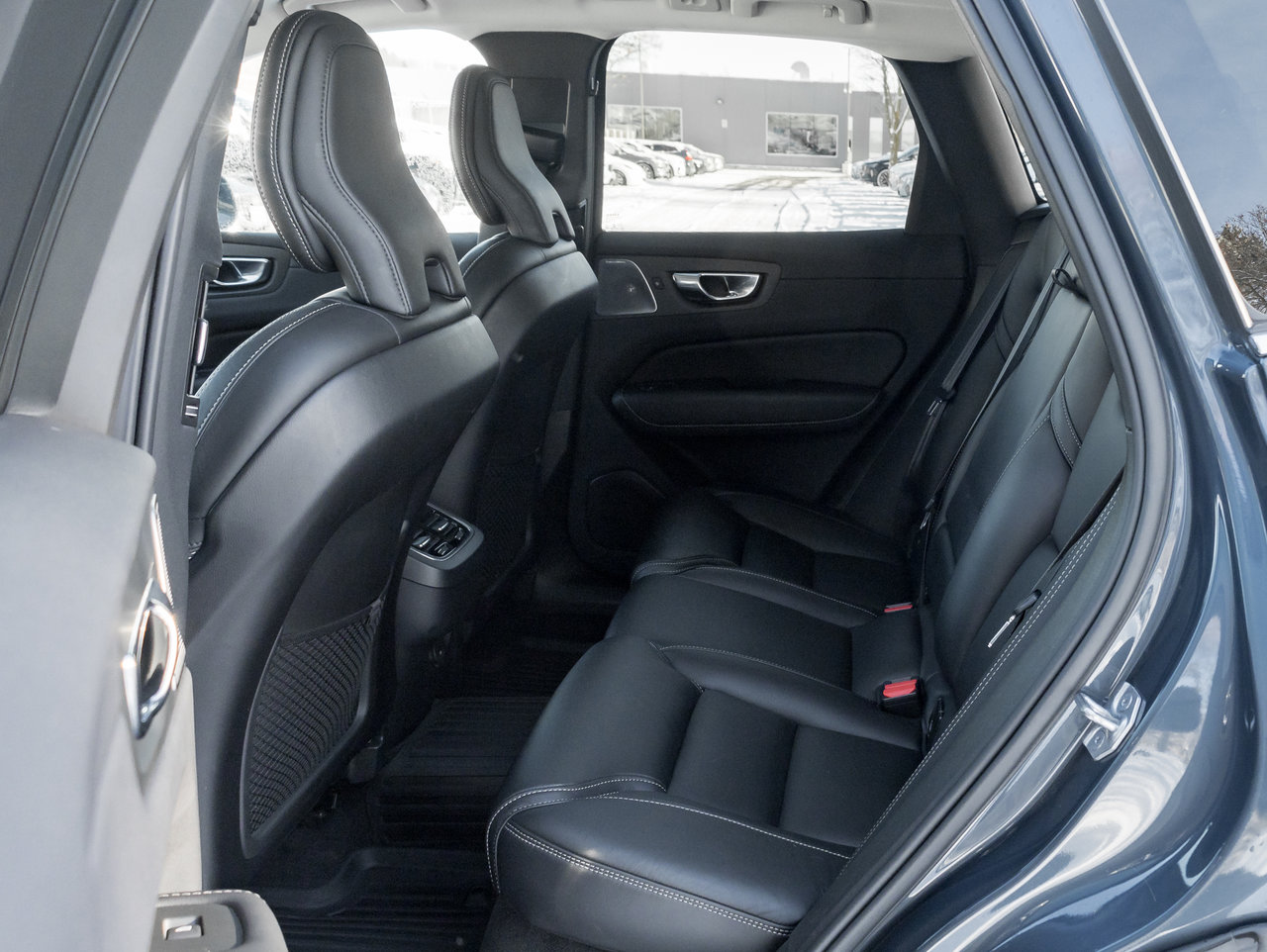 Volvo XC60 B6 AWD INSCRIPTION-BOWERS & WILKINS-CPO-OFF LEASE 2022-23