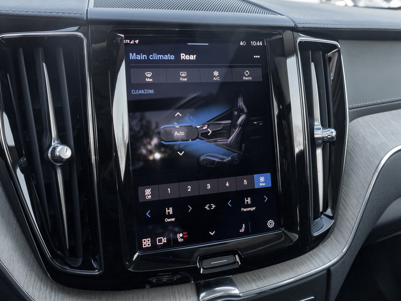 Volvo XC60 B6 AWD INSCRIPTION-BOWERS & WILKINS-CPO-OFF LEASE 2022-18