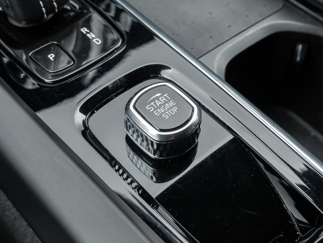 Volvo XC60 B6 AWD R-Design  BOWER & WILKINS  21 ALLOY WHEEL 2022-17