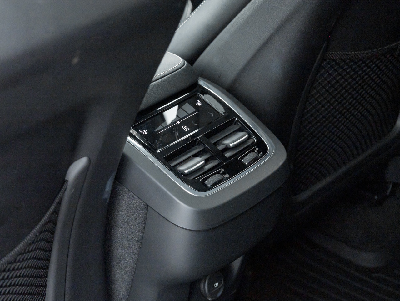 Volvo XC60 B6 AWD R-Design  BOWER & WILKINS  21 ALLOY WHEEL 2022-27