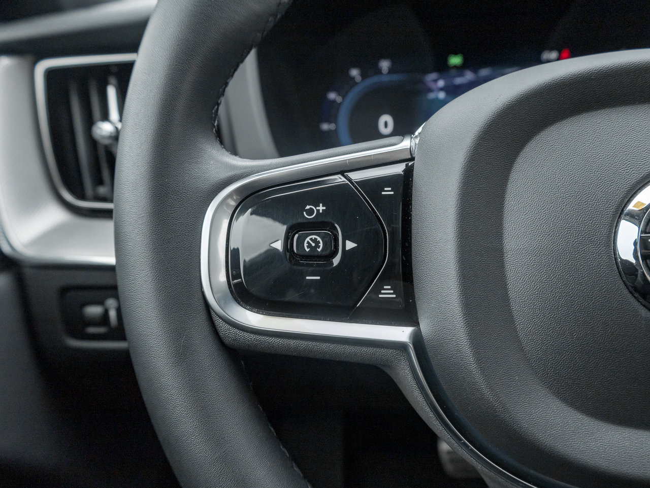 Volvo XC60 B6 AWD R-Design  BOWER & WILKINS  21 ALLOY WHEEL 2022-8