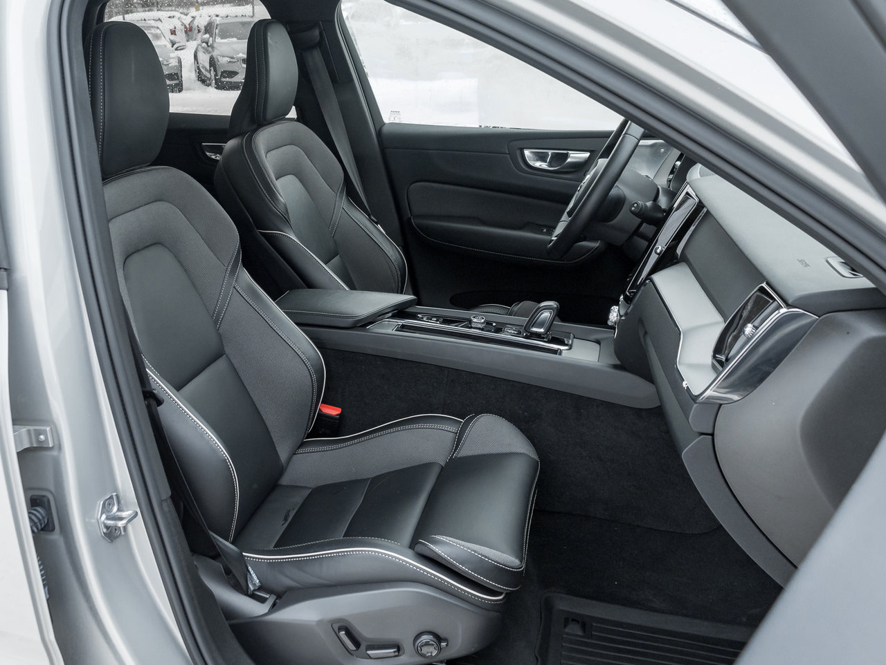 Volvo XC60 B6 AWD R-Design  BOWER & WILKINS  21 ALLOY WHEEL 2022-25