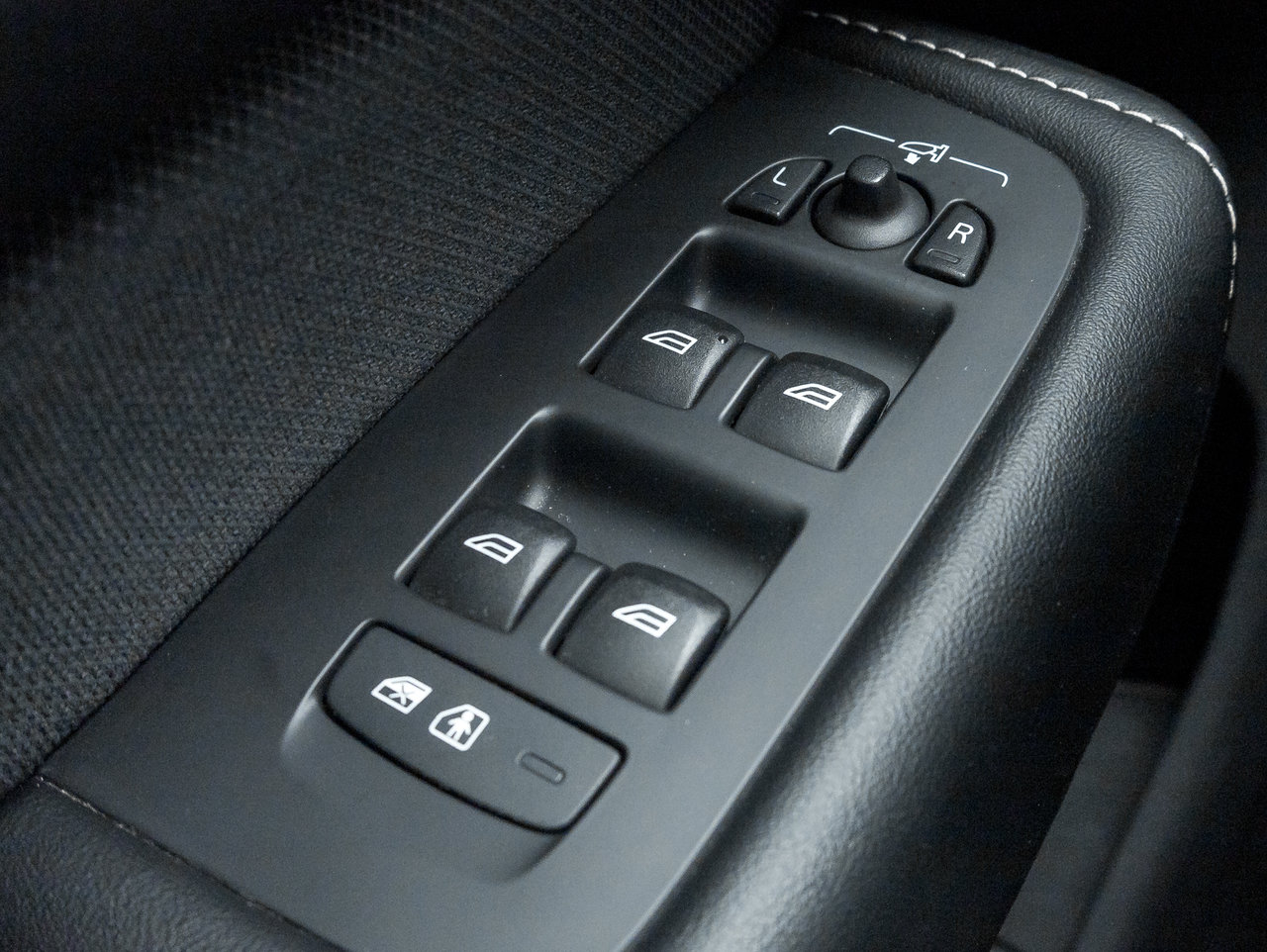 Volvo XC60 B6 AWD R-Design  BOWER & WILKINS  21 ALLOY WHEEL 2022-14